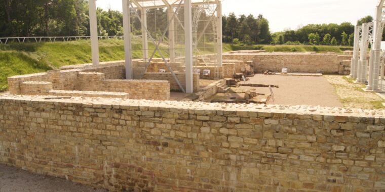 photo of Archaeologists: Roman soldiers used this built-in fridge to keep their wine cool image
