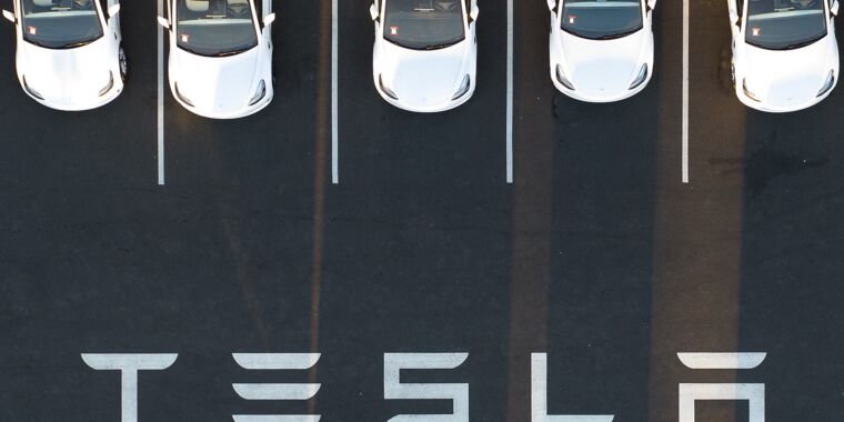 Tesla affirme que la loi californienne sur la fausse publicité viole le premier amendement