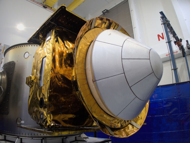 Varda's reentry capsule attached to its Rocket Lab-built carrier satellite.