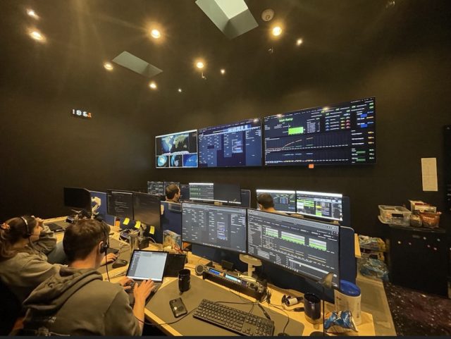 Una mirada al interior del centro de control de misión de Varda.