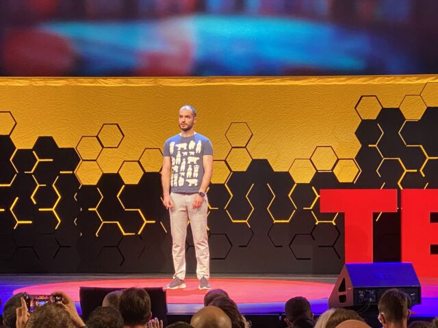 OpenAI-hoofdwetenschapper Illya Sutskever spreekt op TED AI 2023.