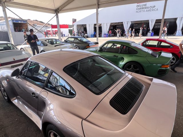 Five Porsche 959s parked together