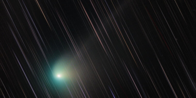 Daily Telescope : instantané d’une comète verte brillante avant son départ pour toujours