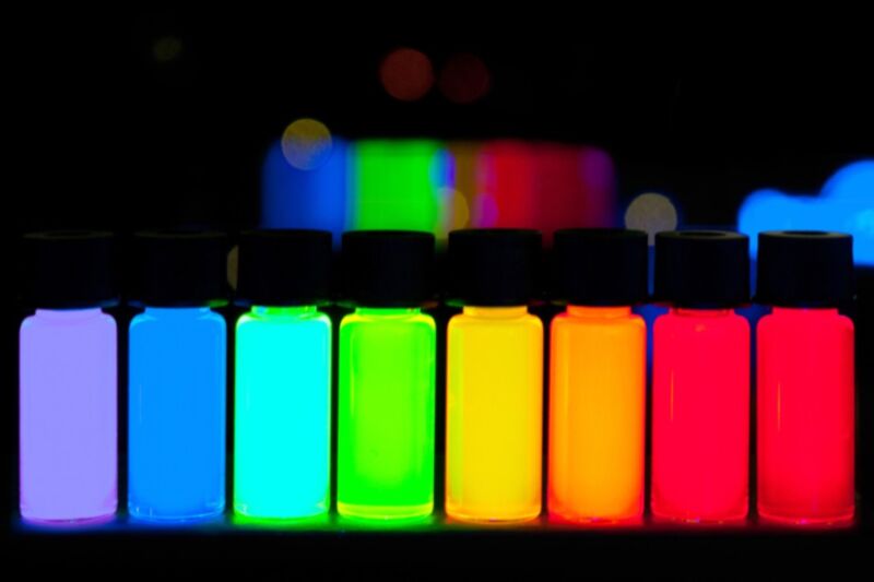 Vials of Quantum dots with gradually stepping emission from violet to deep red