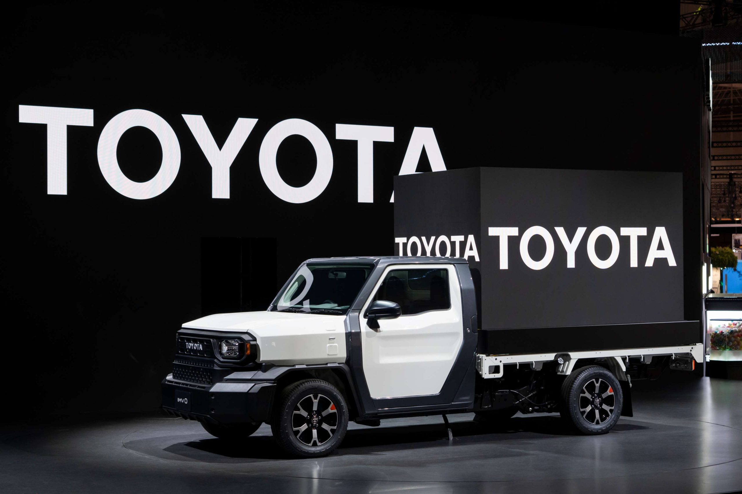 sev AA concept T TOYOTA 限定300 （Toyota shows electric