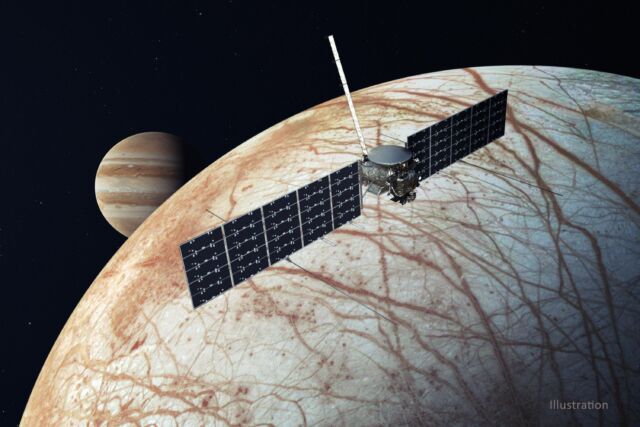 Artistieke illustratie van het Europa Clipper-ruimtevaartuig terwijl het langs de ijzige maan van Jupiter vliegt.