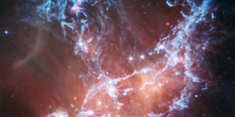 Daily Telescope: Ein Blick auf einen jungen Sternhaufen in einer nahegelegenen Galaxie
