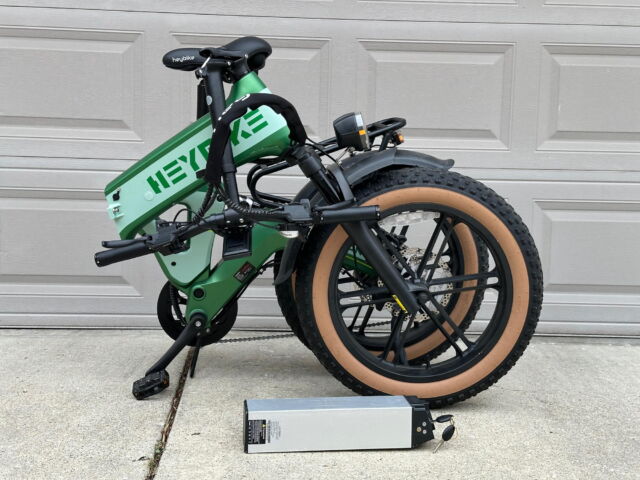 The Heybike Tyson is indeed foldable, and the battery is removable. Getting it back in takes a little bit of effort due to the position of the power cables.