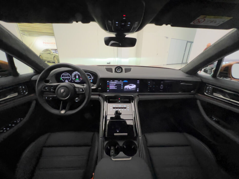 The third-generation Panamera cockpit shares quite a bit with <a href=