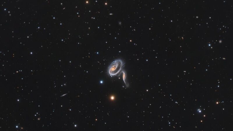 Dos galaxias chocan a 300 millones de años luz de la Tierra – Ars Technica