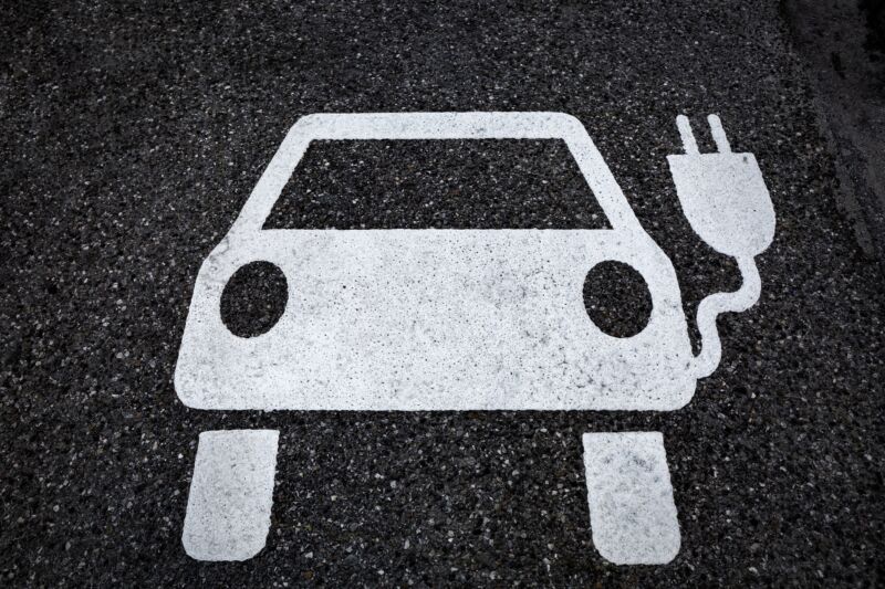 Symbol for a charging ststion for electric vehicles on tarmac