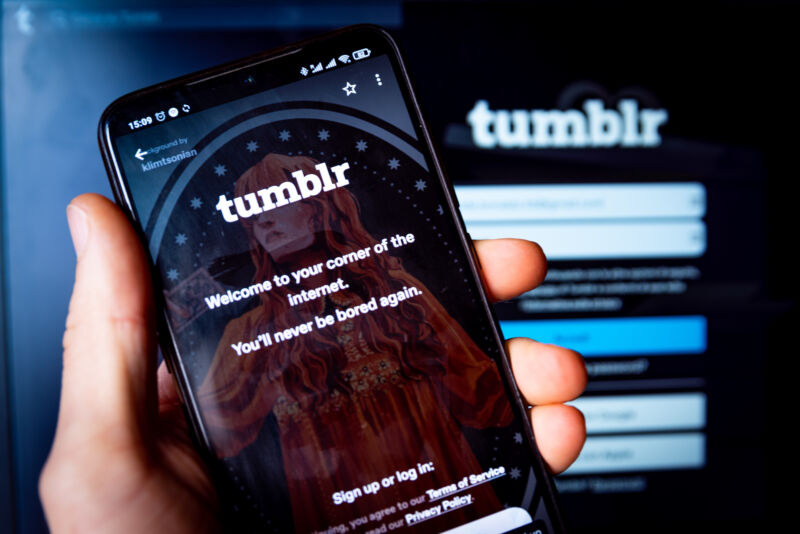 Tumblr-app geopend op Android-telefoon