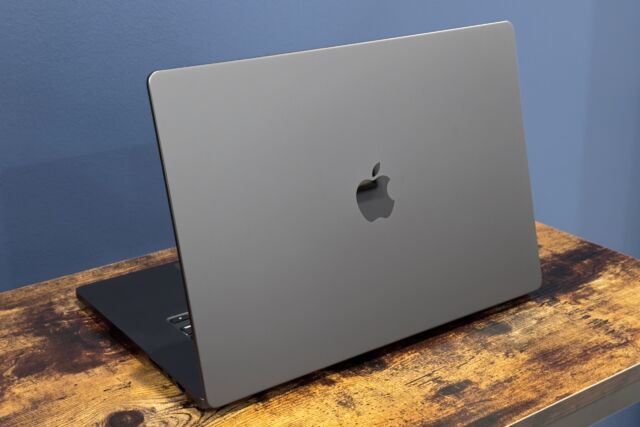 Review: Apple's 16-inch M3 Max MacBook Pro crams Ultra-level speed into a  laptop