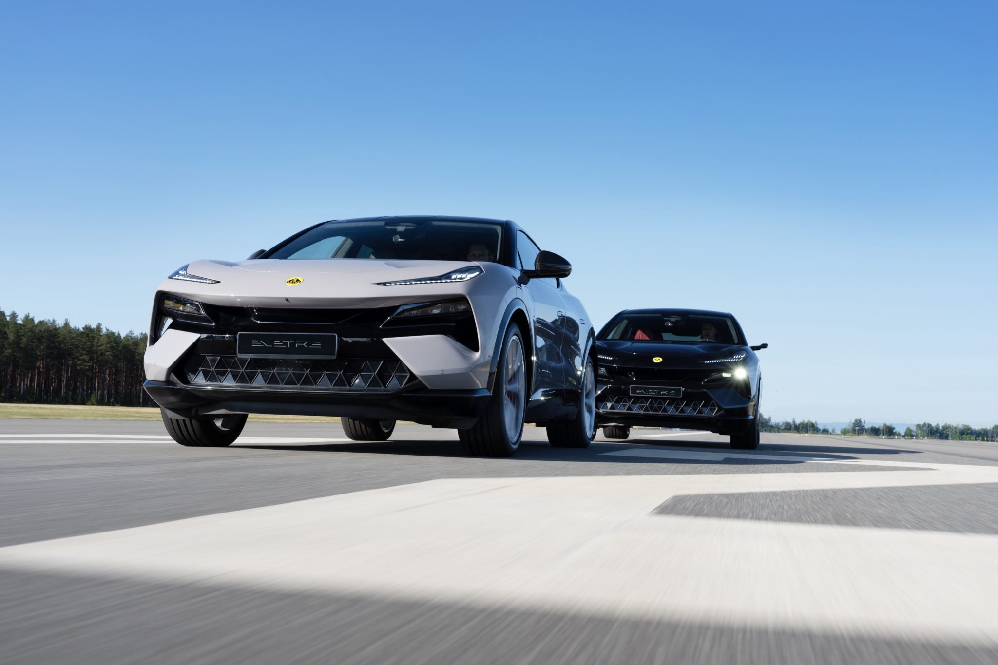 Lotus Eletre R is a 900-horsepower SUV that weirdly slays the ...
