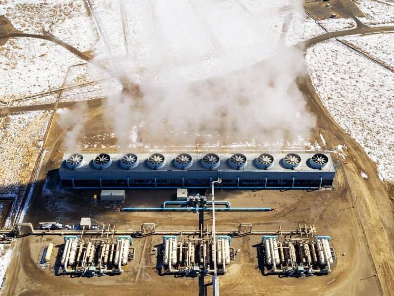 Un nouveau type de centrale géothermique alimente les centres de données dans le désert