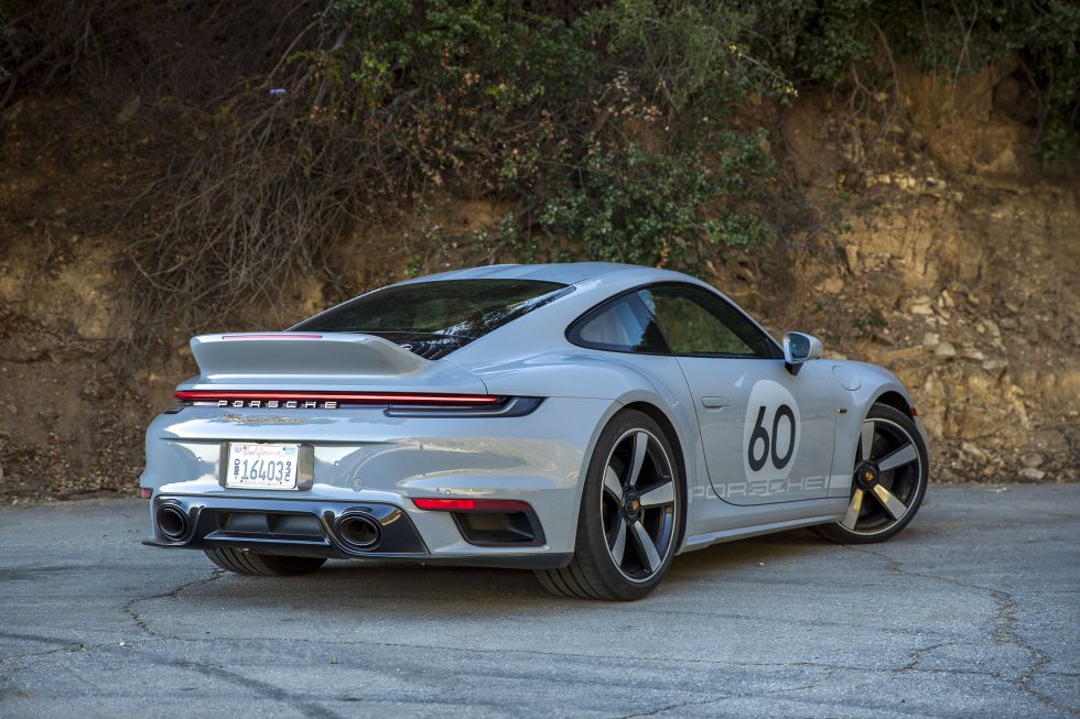 Als Porsche immer mehr über Aerodynamik lernte, ließ es das Entenbürzel hinter sich und setzte sich für größere Heckflügel ein. 