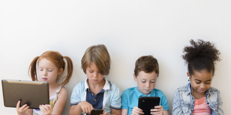 FTC suggests new rules to shift parents’ burden of protecting kids to websites