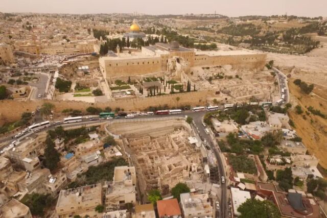 Widok z lotu ptaka na wykopaliska w Jerozolimie, u podnóża Wzgórza Świątynnego
