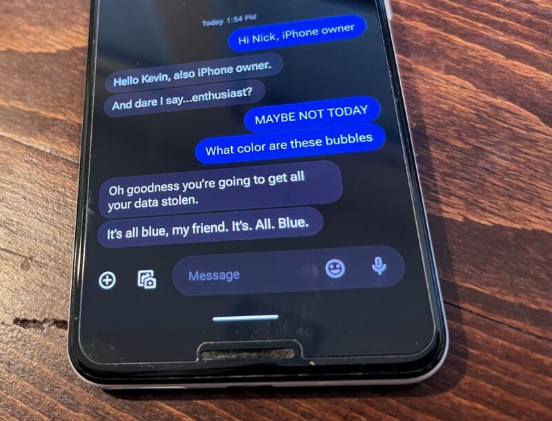 Beeper messages looking iMessage-like blue on an Android phone