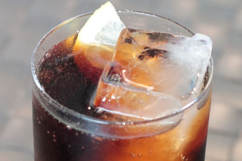 glass of cola on ice