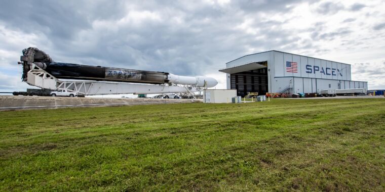 Les effets du retard du lancement du Falcon Heavy pourraient se répercuter sur les missions en aval