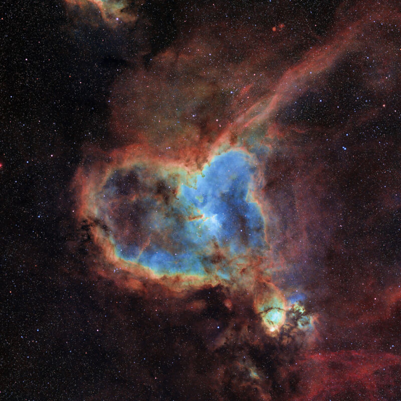 Ημερήσιο τηλεσκόπιο: πολύχρωμη καρδιά με μπλε καρδιά