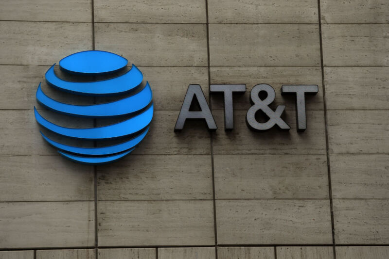 EPA expands “high priority” probe into AT&T, Verizon lead-contaminated cables