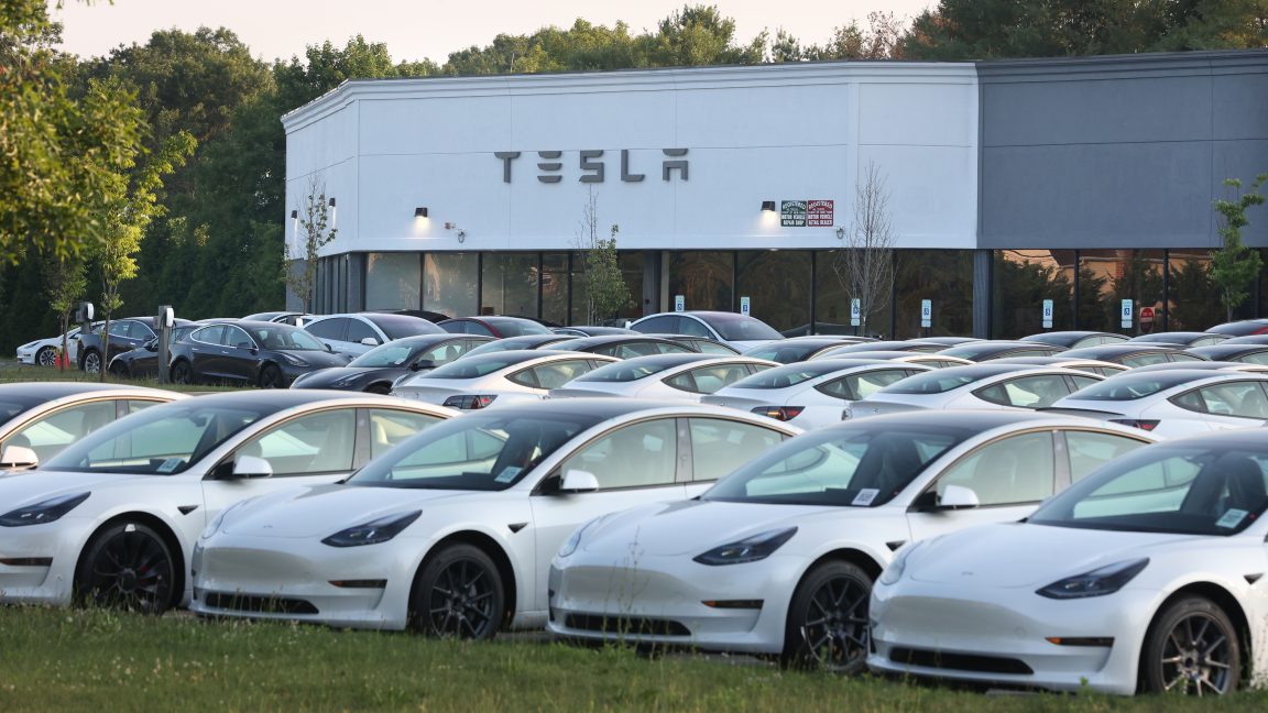 Teslas can still be stolen with a cheap radio hack despite new keyless ...