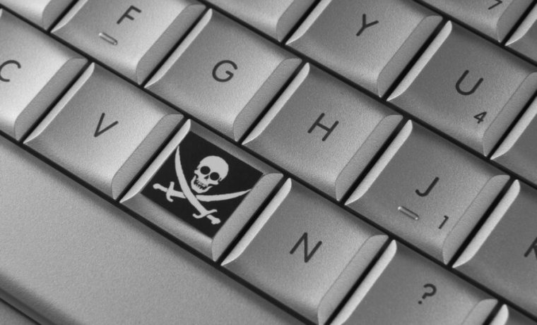 Un ícono de teclado para piratería al lado de las letras v y n