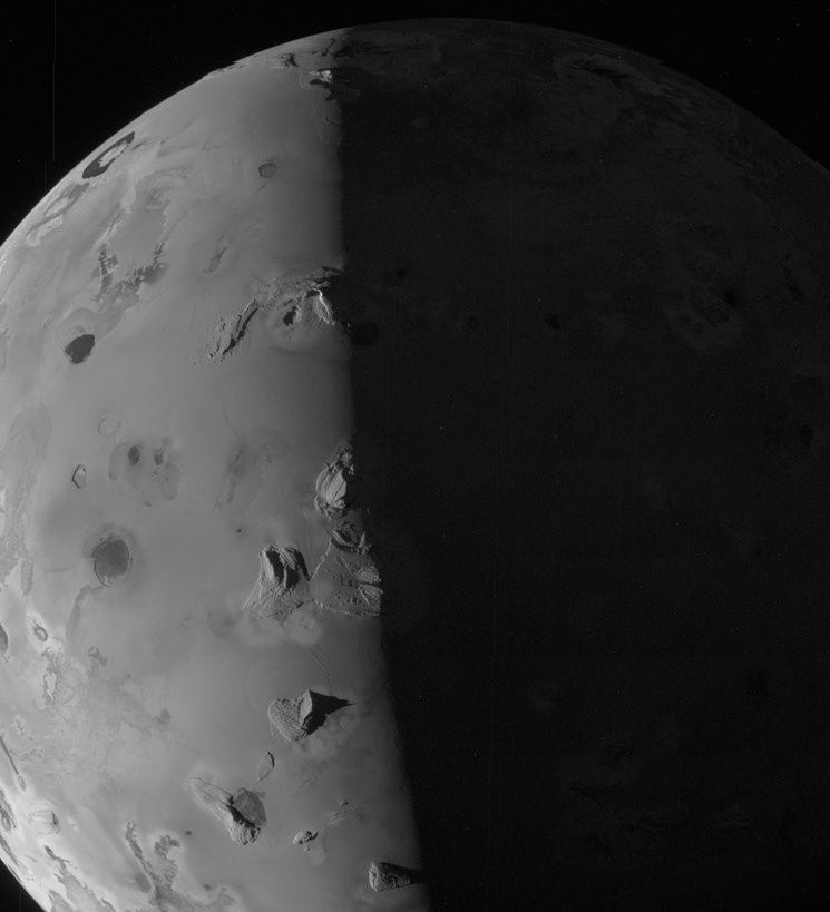 Sobrevuelo de Juno sobre Io el 30 de diciembre de 2023. 