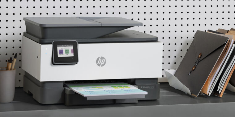 HP poursuivi (à nouveau) pour avoir bloqué l'encre tierce des imprimantes, accusé de monopole