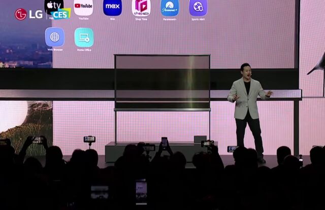 يمكنك رؤية ما يوجد خلف OLED T عندما يتم الكشف عن التلفزيون في المؤتمر الصحفي لشركة LG.
