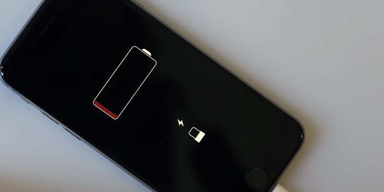 Les propriétaires d'iPhone reçoivent un paiement de 92 $ d'Apple dans le cadre d'un règlement de limitation du téléphone