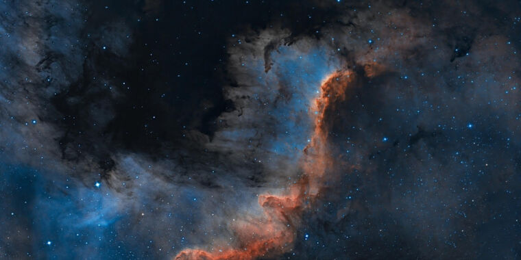 Daily Telescope: Cygnus Wall ilumina el cielo nocturno