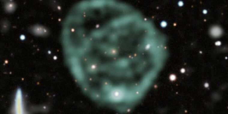 Astronómovia si myslia, že konečne objavili pôvod obrovských „kozmických dymových prstencov“