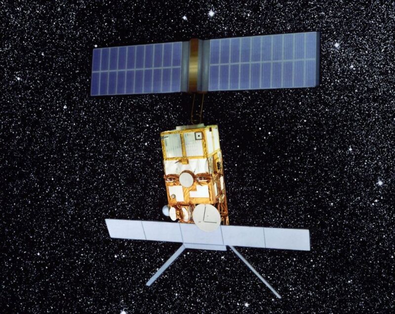 Una ilustración del satélite ERS-2 en el espacio.