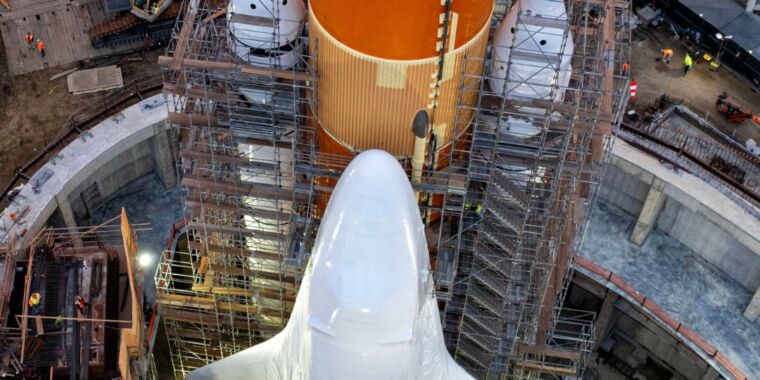 Rocket Report: SpaceX at the service of a rival; Endeavour goes vertical thumbnail
