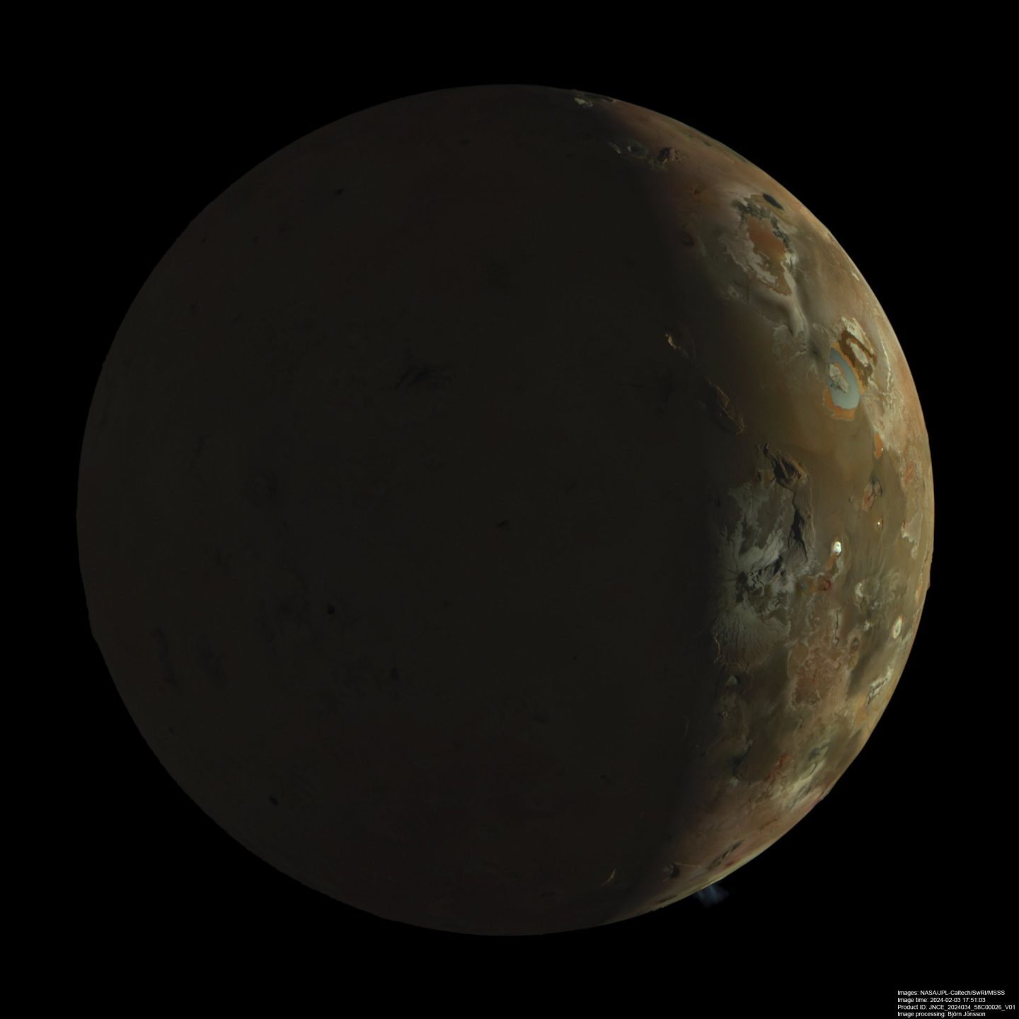 Ios Volcanoes Daily Telescope: A stunning new image of Io reveals a volcanic plume ...