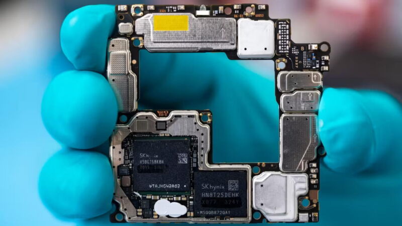 The latest Huawei-designed Kirin processor was a 7-nanometer chip made for it by SMIC that appeared in the Mate 60 Pro smartphone in August.