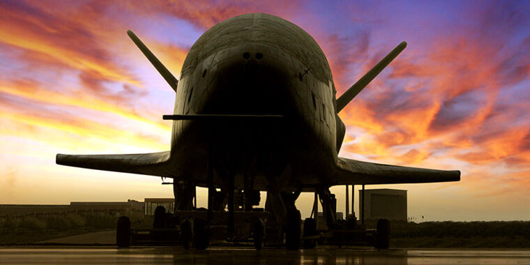 Seorang penggemar mata-mata mengatakan dia telah menemukan pesawat luar angkasa militer AS X-37B