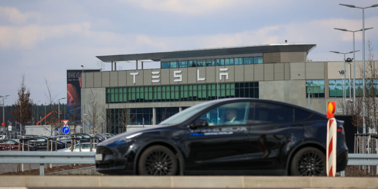 L'usine Tesla de Berlin ferme ses portes après un incendie criminel présumé dans un transformateur