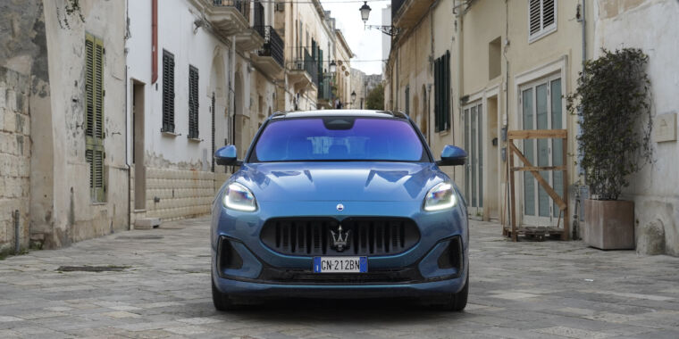 Огляд Maserati Grecale Folgore 2025 року: стильний позашляховик, але складний для продажу EV