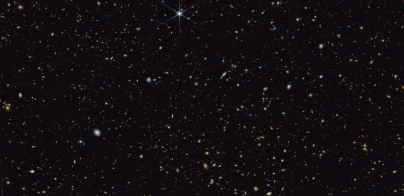 Esta imagem tirada com o instrumento NIRCam (Near Infrared Camera) de Webb mostra parte do campo de galáxias GOODS-Norte. 