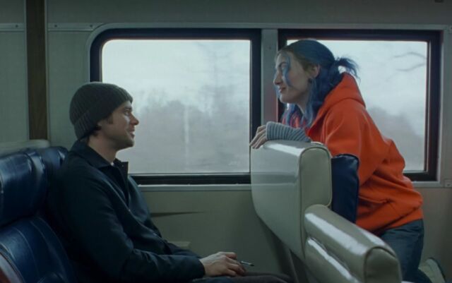 Joel (Jim Carrey) and Clementine (Kate Winslet) meet-cute on the LIRR to Montauk.