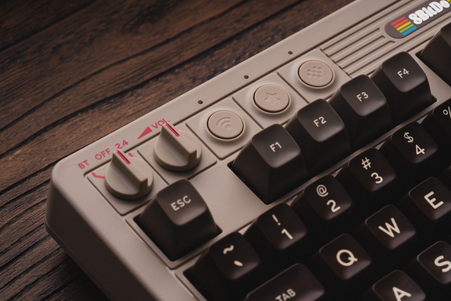 8BitDo’s $100 wireless mechanical keyboard is a tribute to Commodore 64 ...