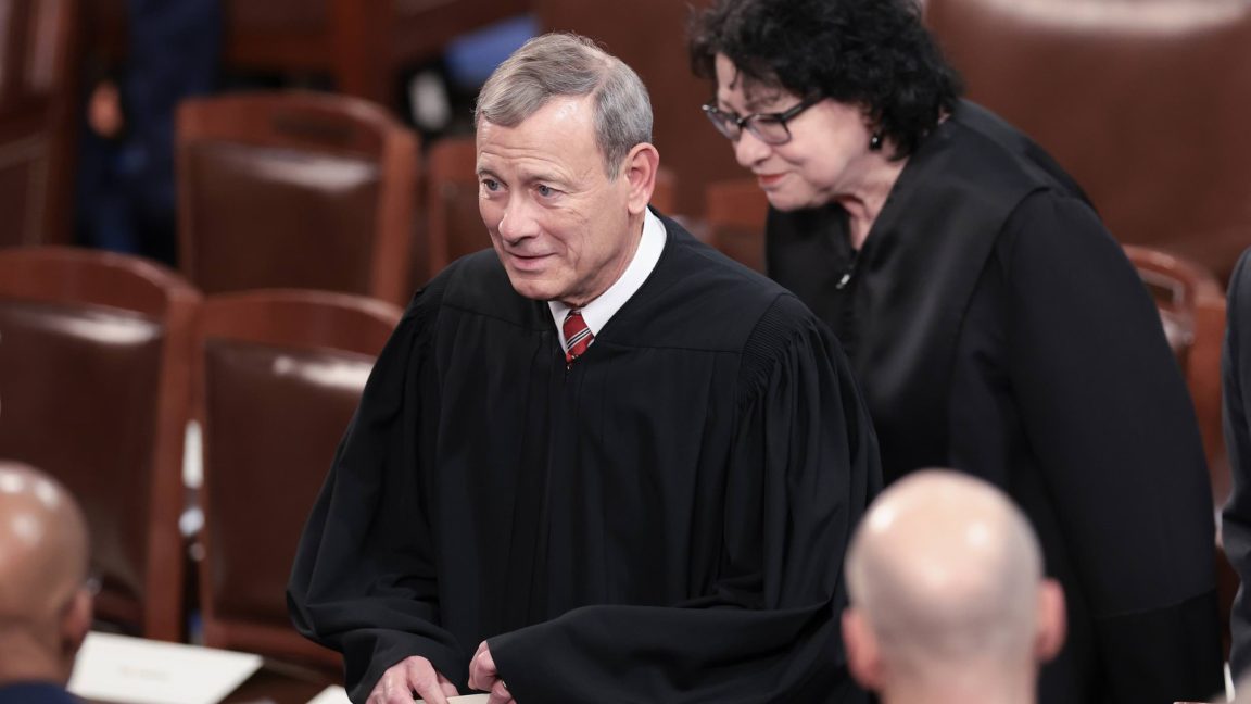 Trump’s attempt to fire FTC Democrat gets a boost from Supreme Court