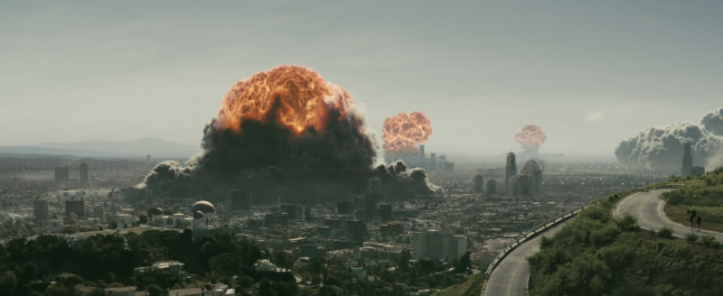 Les bombes nucléaires ont explosé en 2077 dans l'univers de Fallout.  La série nous en dit plus sur cet événement que ce que nous avons appris des jeux précédents.