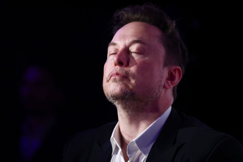 Elon Musk niega saber quién lo demanda para eludir una demanda por difamación