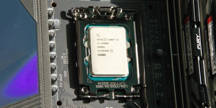 Core i9 Users Report Game Crashes, Intel Investigates Issue