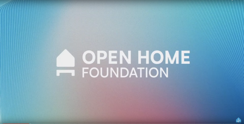 Logotipo de Open Home Foundation sobre un fondo multicolor